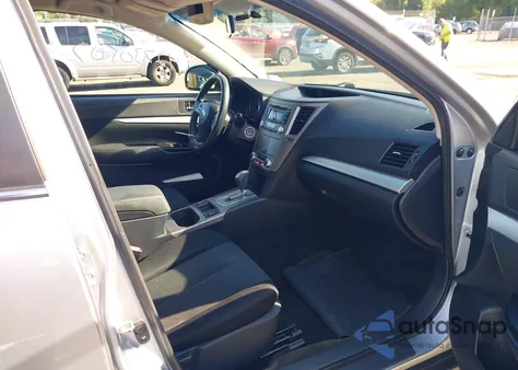 2013 Subaru Outback 2.5I Premium z USA, uszkodzony, nr VIN 4S4BRBCC7D3278460